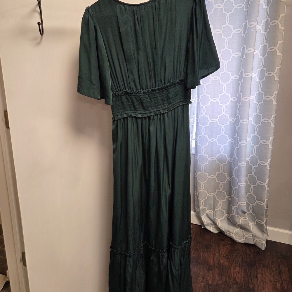 Elegant Emerald Green Maxi Dress - Picture 4 of 5